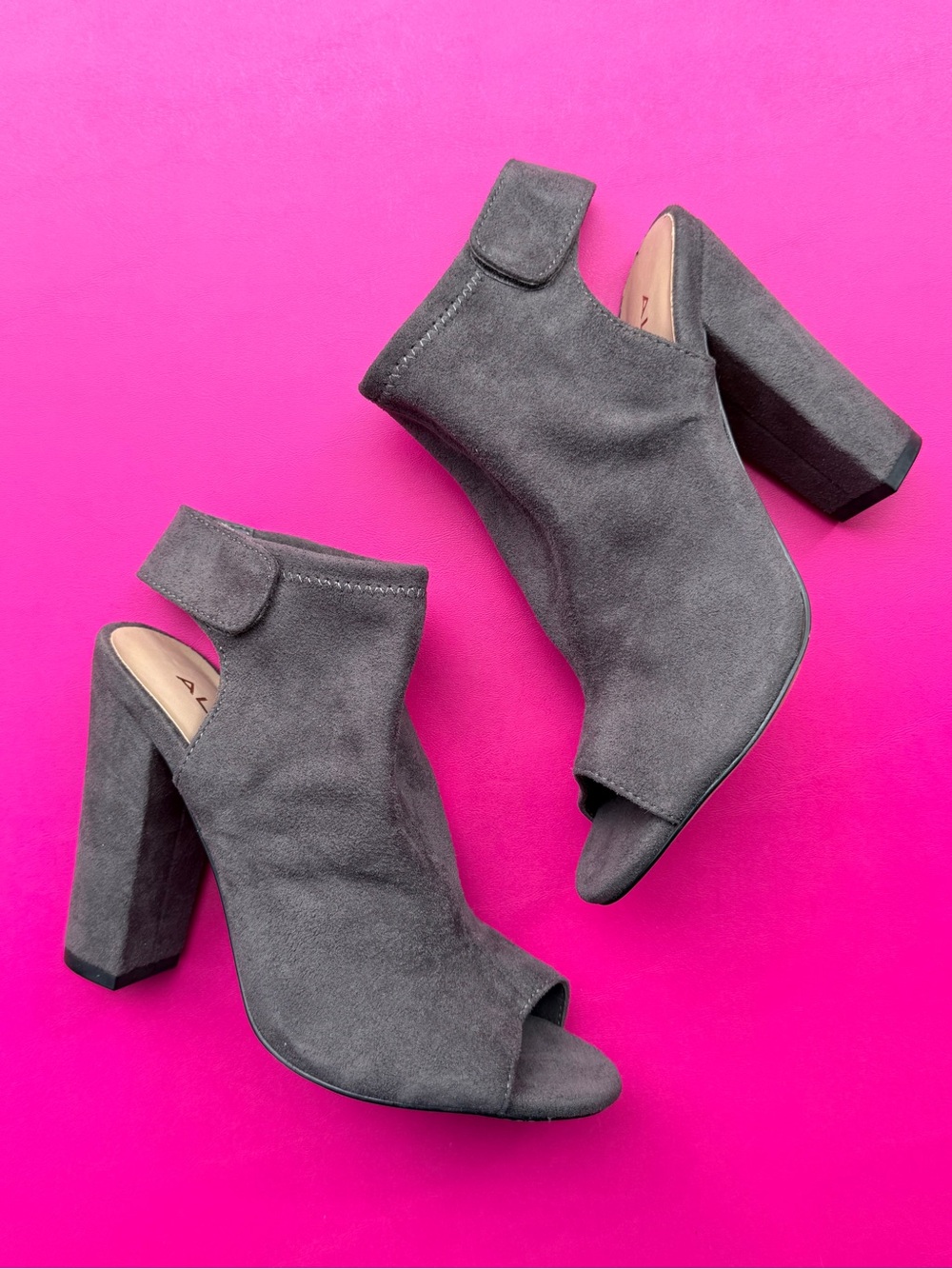 Aldo Miroessi Bootie NWT Grey Faux Suede Peep Toe Block Heel Ankle Size 6 Vegan